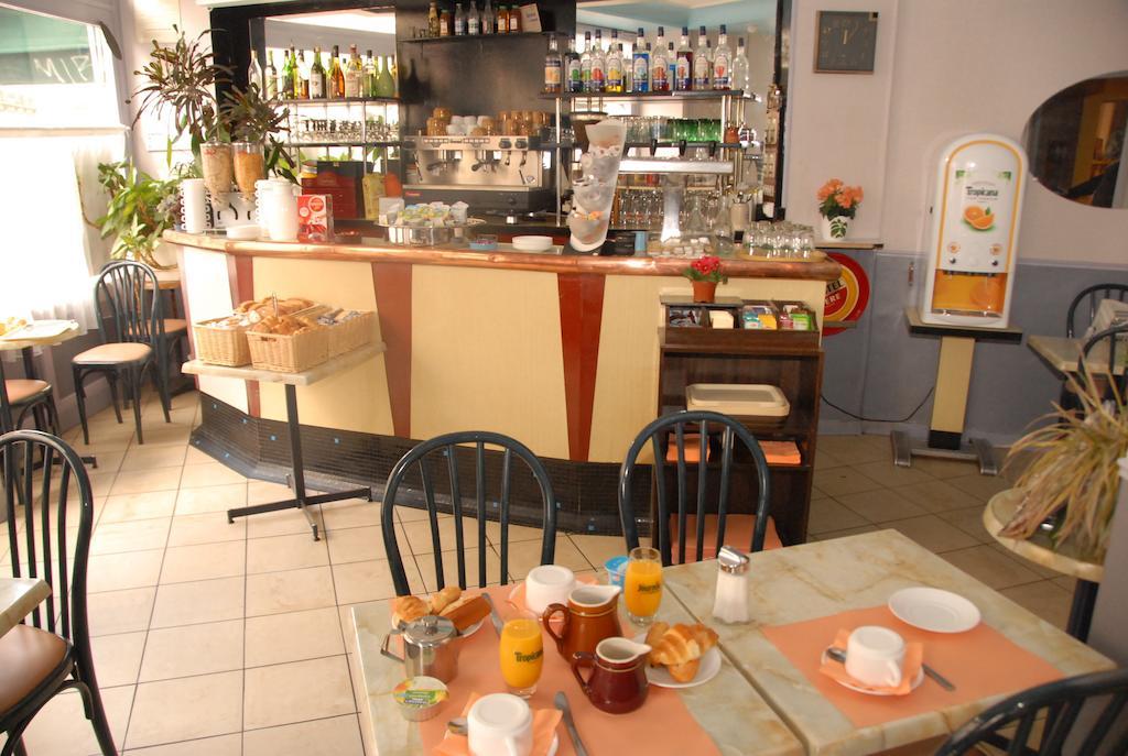 Hotel Gay Lussac Aulnay-sous-Bois Buitenkant foto