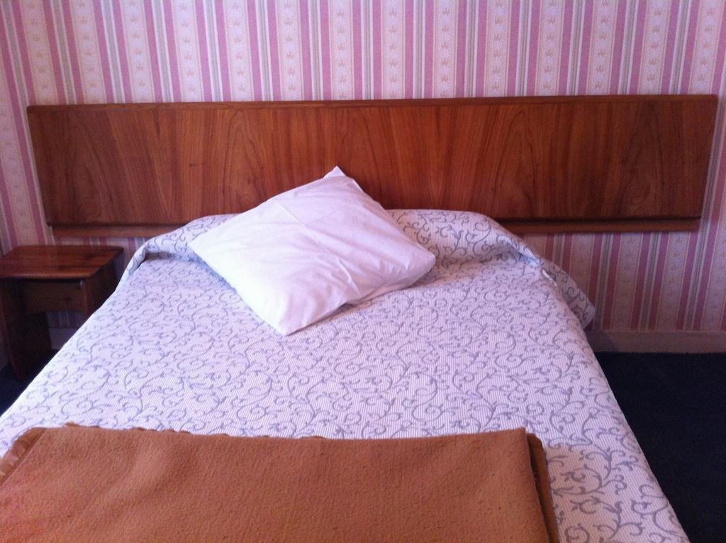 Hotel Gay Lussac Aulnay-sous-Bois Buitenkant foto